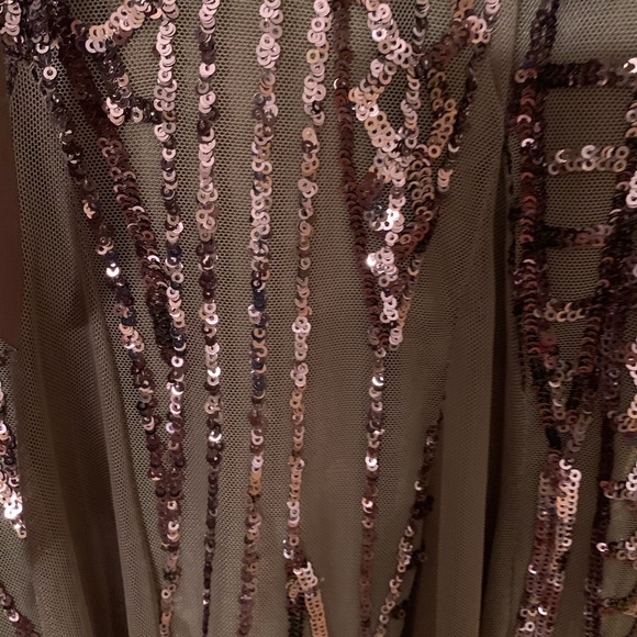 PRICE ⬇️!! DILLARDS PURCHASE!!
LOVELY SEQUINED DRESS💕Pretty Pinkish Mauve Color - Picture 7 of 8